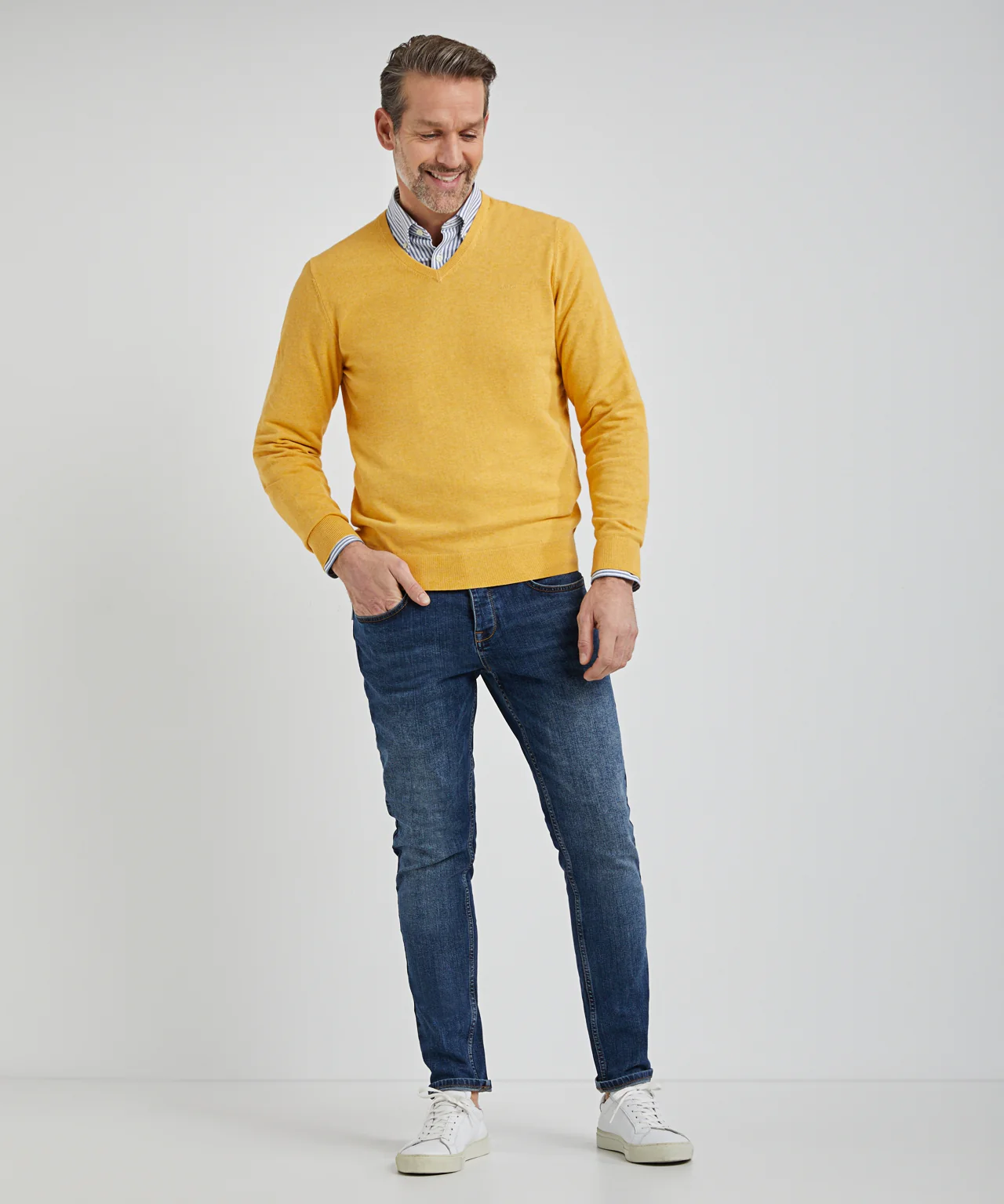 Sweater V-neck with Logo | Medium Yellow - Image 3